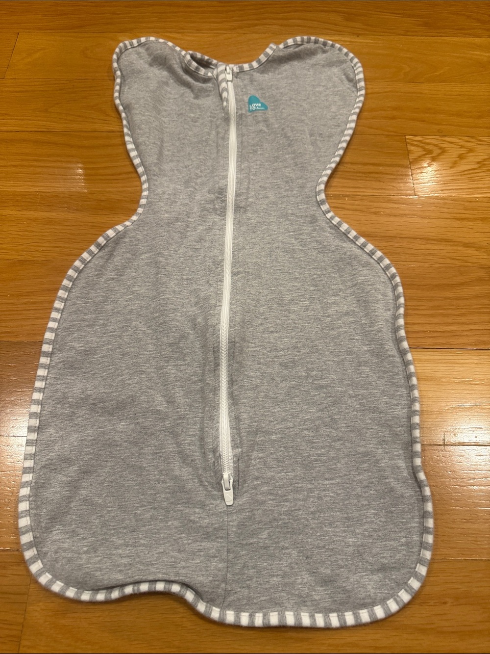 Love to dream swaddle up grey sleep swaddle size small.